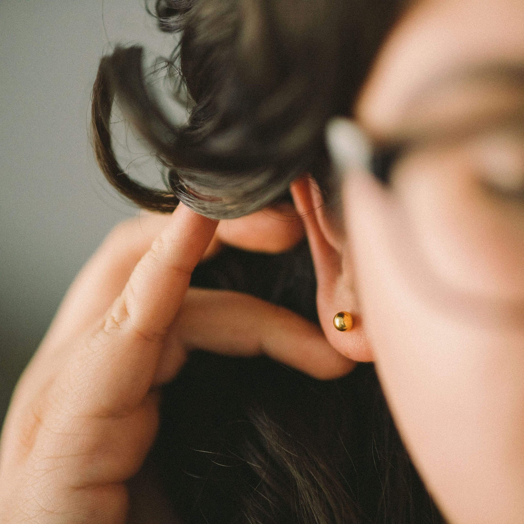Qamar Sphère Studs Earrings