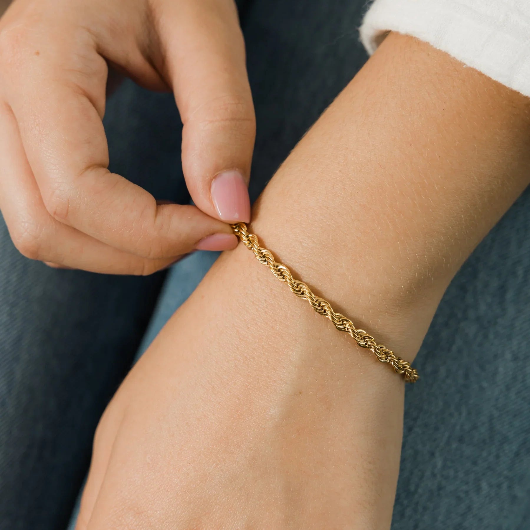 Qamar Serene Twist Bracelet