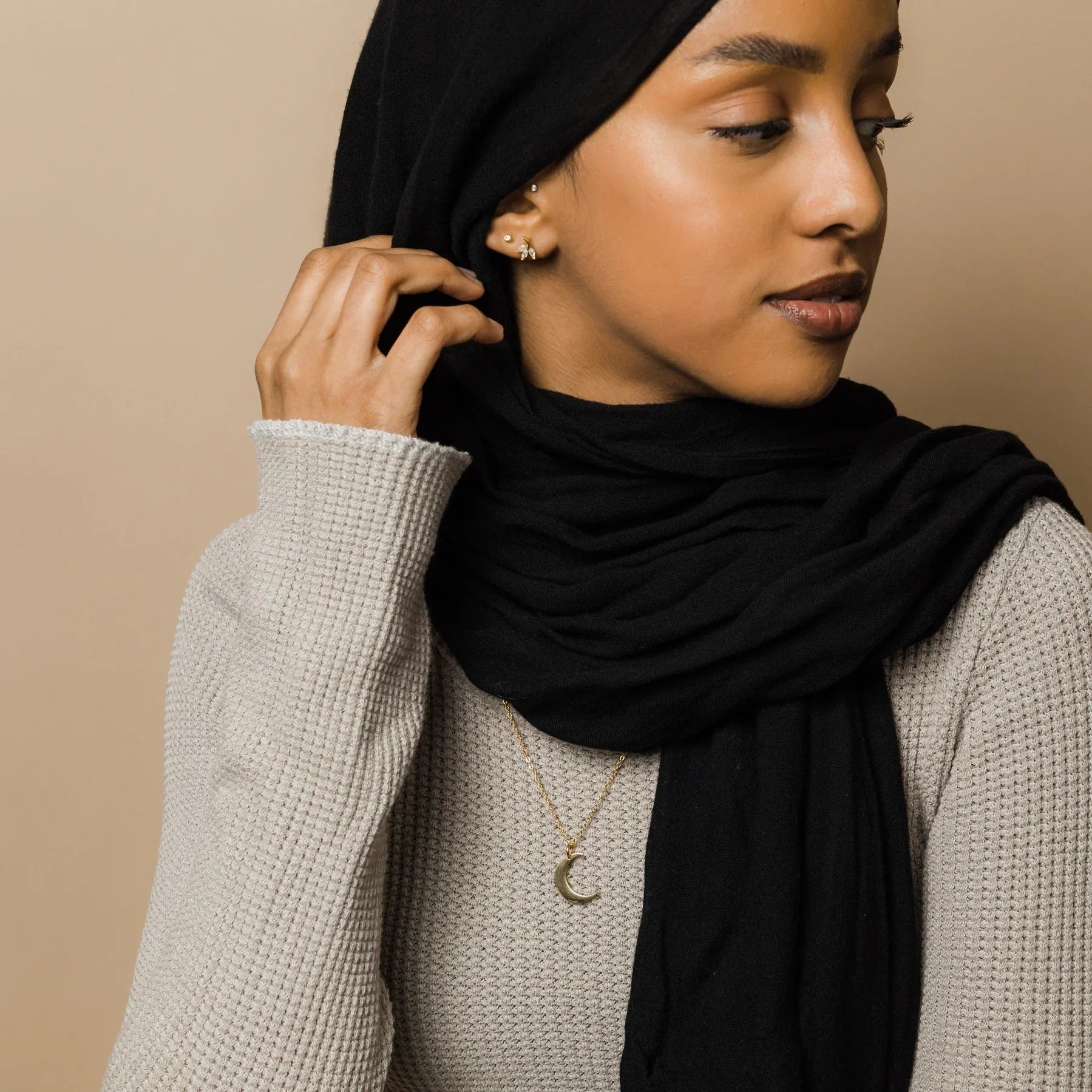Qamar Nurani Crescent Necklace